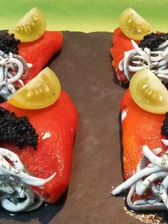 Una foto de Piquillos rellenos de torta del casar