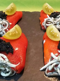 Una foto de Piquillos rellenos de torta del casar