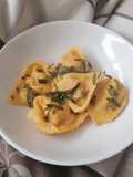 Tortellononi con zucca al burro e salvia