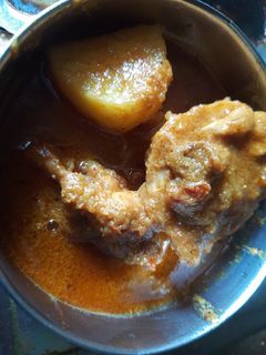 আলু চিকেনের ঝোল (aloo chickener jhol recipe in Bengali) রেসিপির প্রধান ছবি
