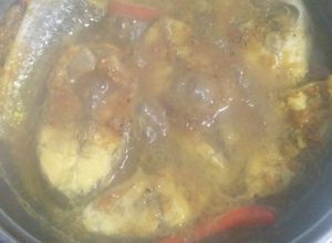 Hình của món Cá đù kho nghệ.