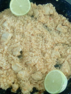 Una foto de Arroz con pechuga de pollo al limón