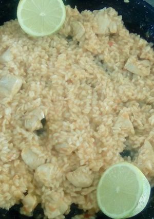 Una foto de Arroz con pechuga de pollo al limón