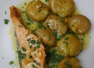 Foto de Salmão com batatas a murro - no microondas