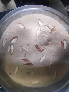 आटे की पंजीरी (Aate Ki panjiri recipe in Hindi) रेसिपी मुख्य फोटो