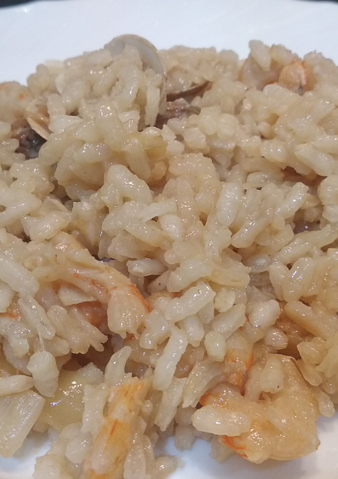 Una foto de Arroz con Gambas y almejas