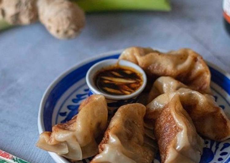 Vegetarian gyoza (dumpling)