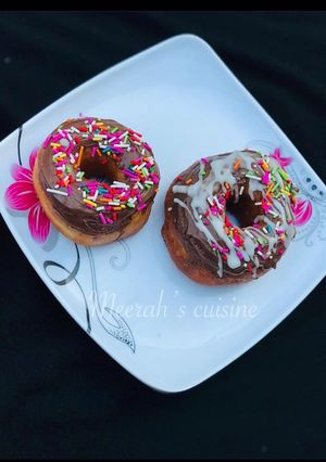 A picture of Glazed doughnuts.