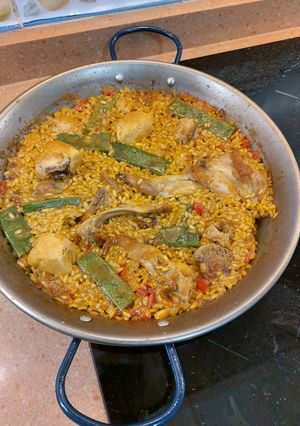 Una foto de Arroz de pollo y conejo