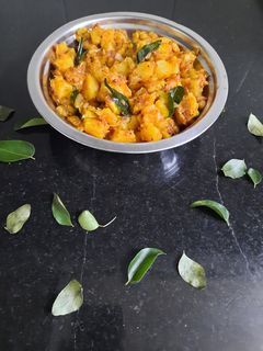 चमचमीत बटाटा भाजी (Batata Bhaji Recipe In Marathi) रेसिपी चे मुख्य फोटो 