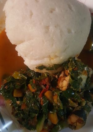 A picture of Tuwon shinkafa wif vegetable soup spinach.
