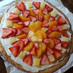 A picture of Dessert pizza.