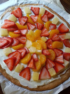 A picture of Dessert pizza.