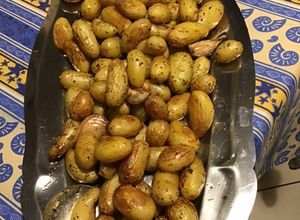 Une photo de Pommes grenailles rôties à l'ail aux épices et aux herbes