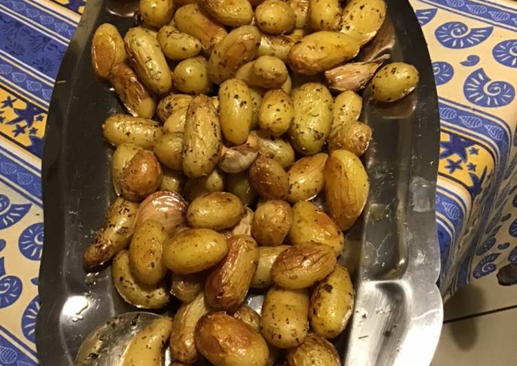 Pommes grenailles rôties à l ail aux épices et aux herbes