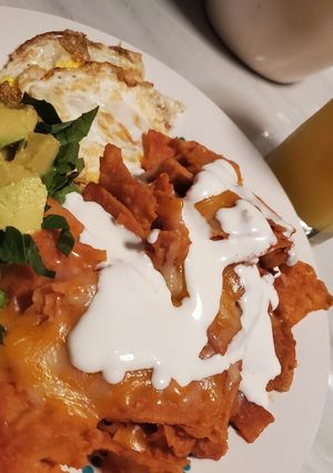 Una foto de Chilaquiles huevones