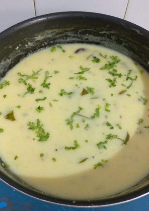 गुजराती कढ़ी (gujarati kadhi recipe in Hindi) रेसिपी मुख्य फोटो