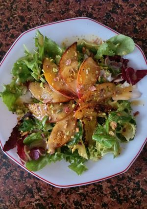 Una foto de Ensalada de nectarina a la plancha
