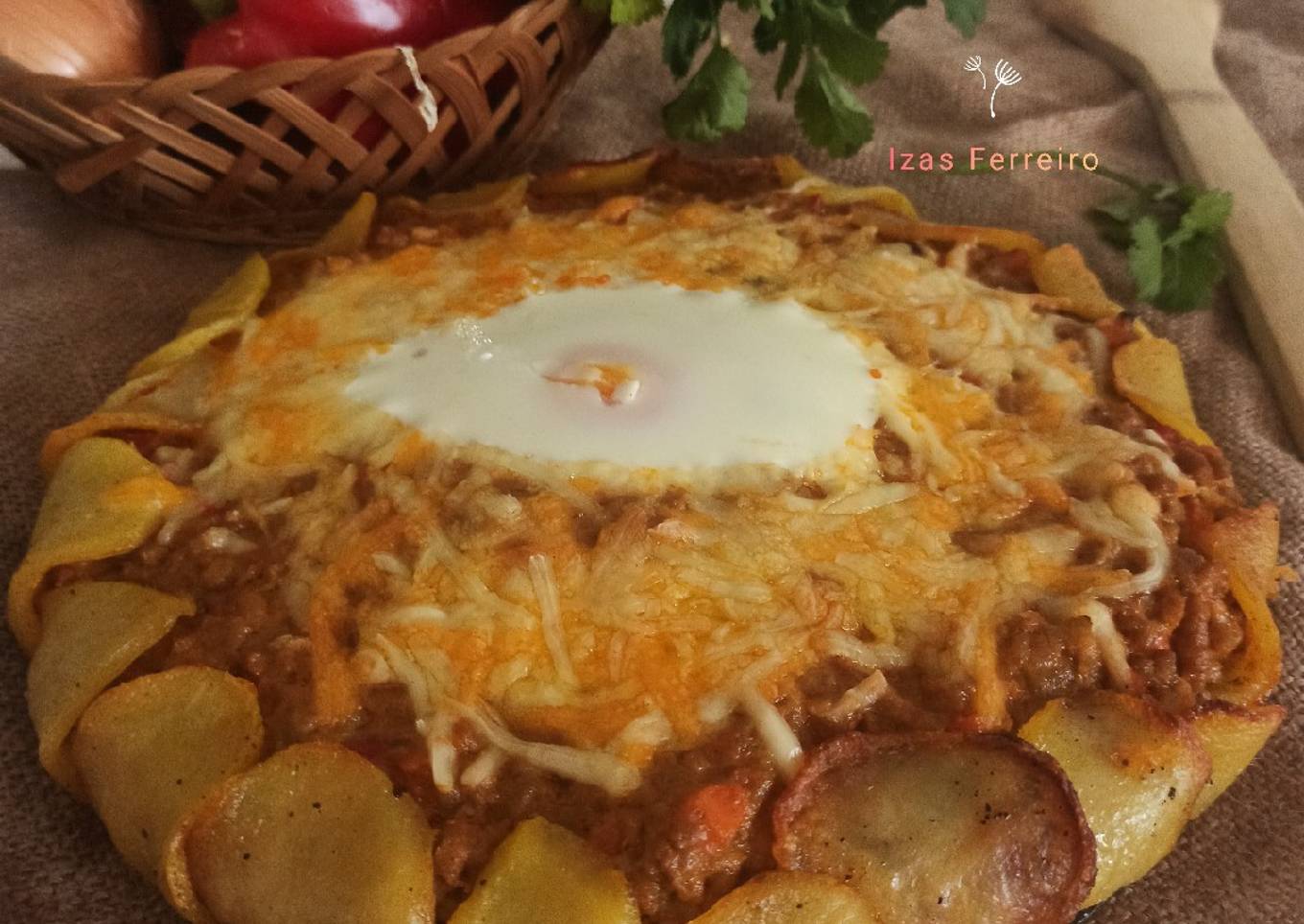 Pastel de patata frita y carne al curry