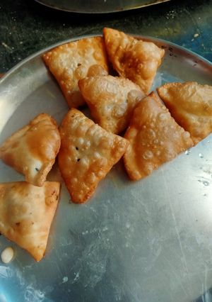 समोसा (Samosa recipe in hindi) रेसिपी मुख्य फोटो