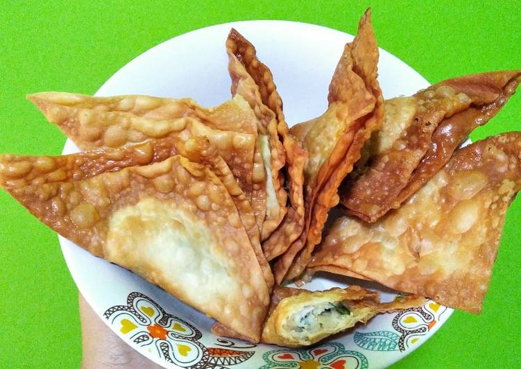 Pangsit ikan selar goreng dan rebus