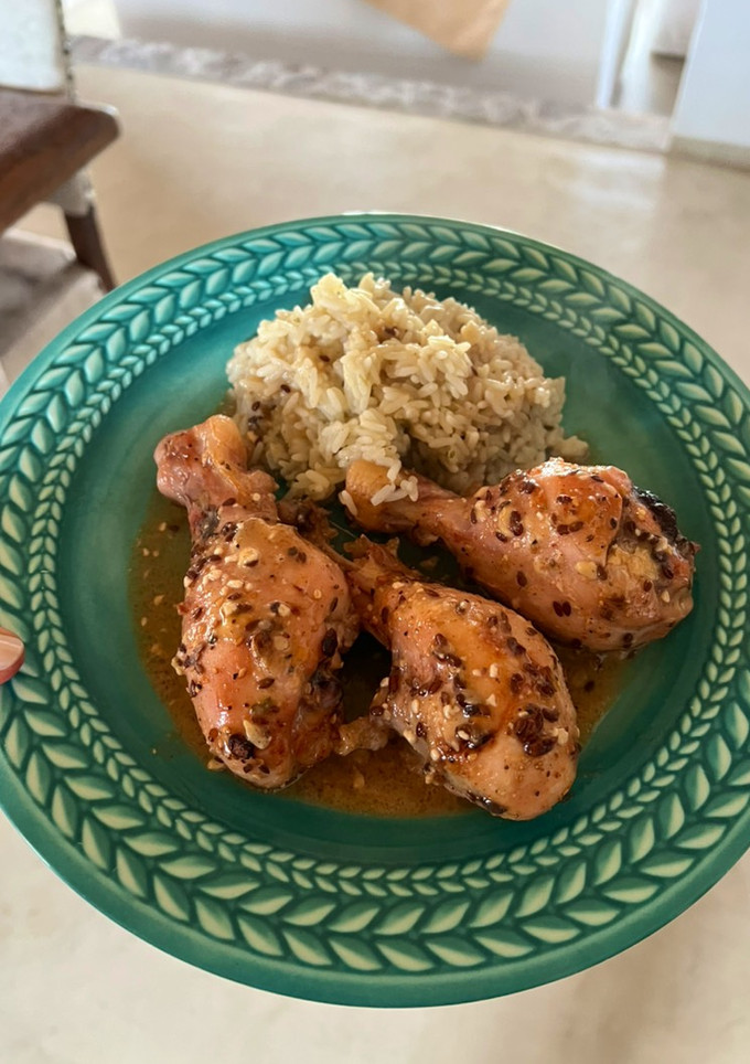 Una foto de Patitas de pollo delis 😋🍗