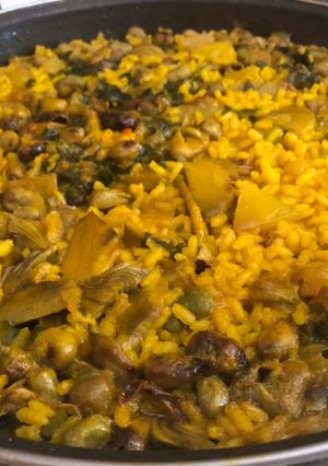 Una foto de Arroz con habas y alcachofas