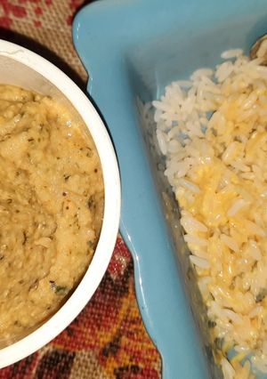 Una foto de Arroz con hummus y ravioles con salsa de hummus