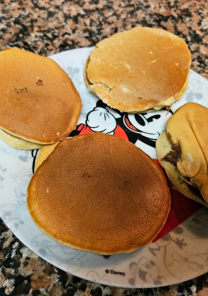 Una foto de Dorayakis (hechos por niños)