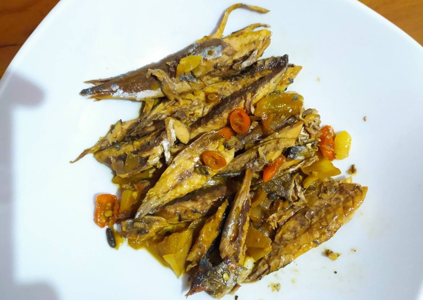 Tumis ikan keranjangan pedas manis