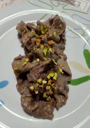 Foto di Straccetti di manzo al limone e granella di pistacchi