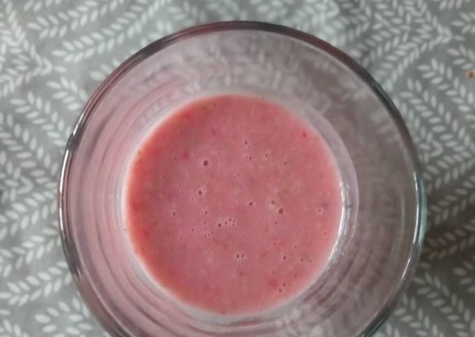Pink strawberry and peanut smoothie
