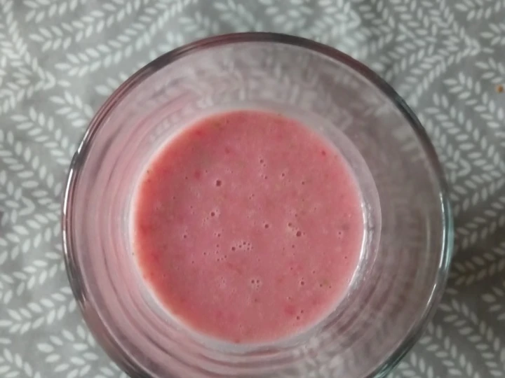 Simple Way Make Recipe Pink strawberry and peanut smoothie that is  Makes Drooling, Addictive}