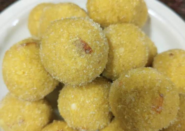 Besan aata laddu