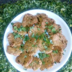 A picture of Methi Mathri.