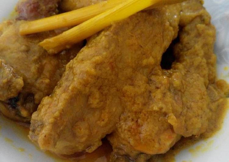 6 Resep: Ayam Goreng Bumbu Pesmol yang Enak Banget!