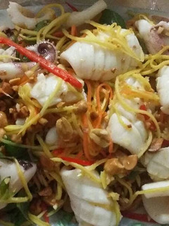 Hình của món Gỏi xoài mực.