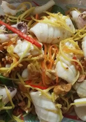 Hình của món Gỏi xoài mực.