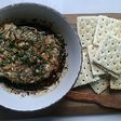 Queso crema con nueces, soya y ciboulette para picoteo