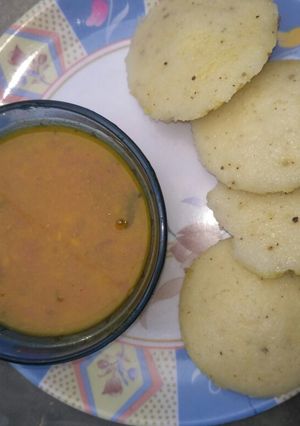 A picture of Rava idli.