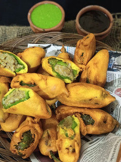 मिर्ची पकौड़ा (mirchi pakoda recipe in Hindi) रेसिपी मुख्य फोटो