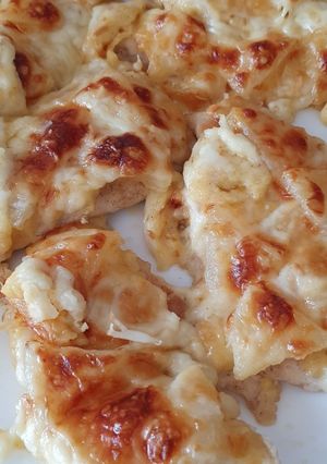 Ananászos csirkemell szeletek füstölt sajttal recept fotója