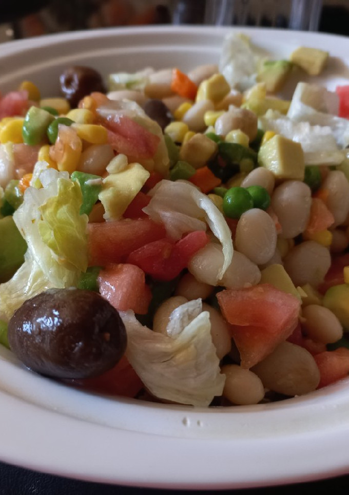 Una foto de Ensalada de porotos granados primaveral