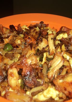 A picture of Chicken stir fry with egg.