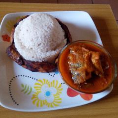 A picture of White rice,fish stew and dodo.