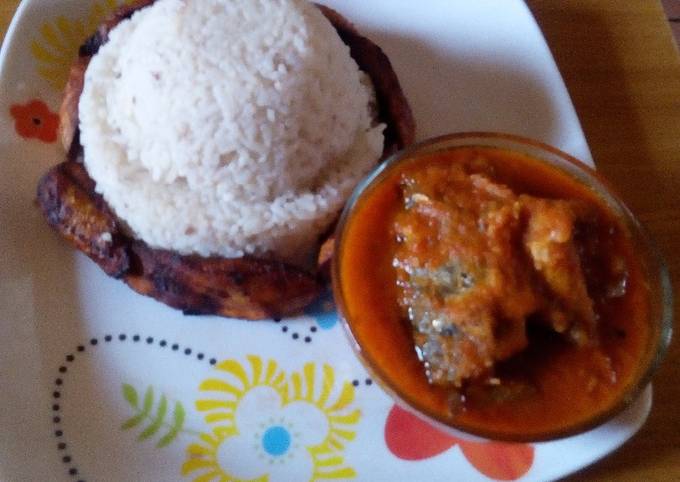 Simple Way to Make Delicious White rice,fish stew and dodo