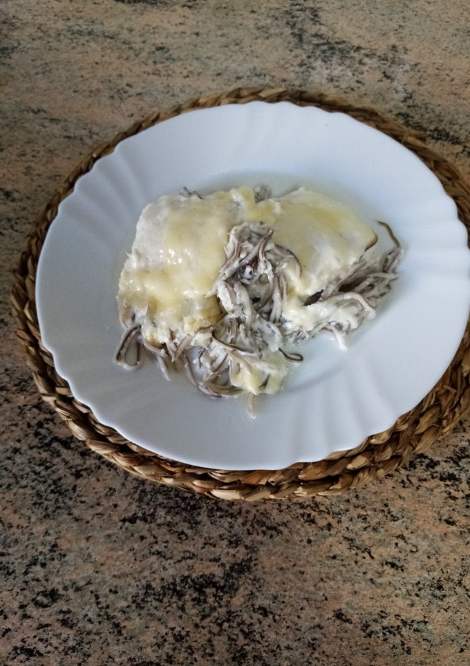 Una foto de Bacalao con gulas al horno