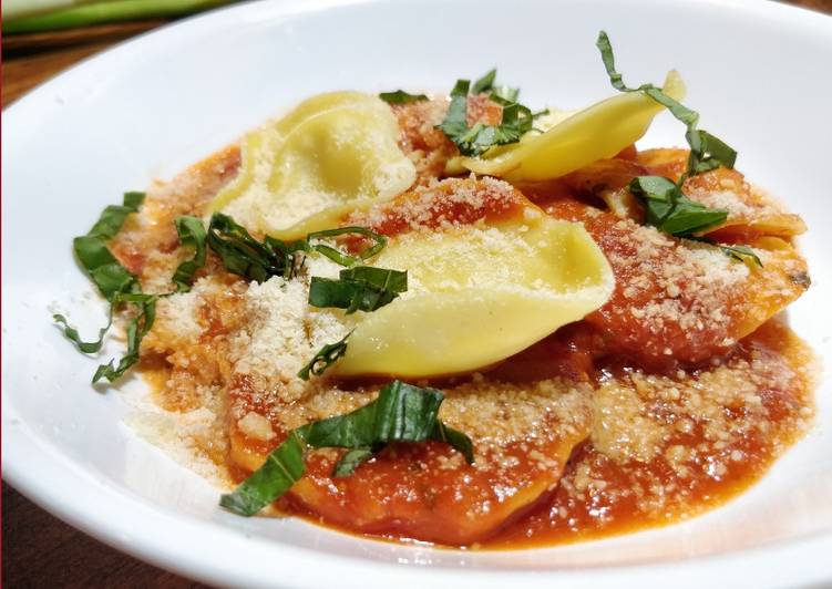 How to Make Quick Tortellini Pasta in Red Sauce