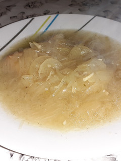Hagymaleves recept fotója
