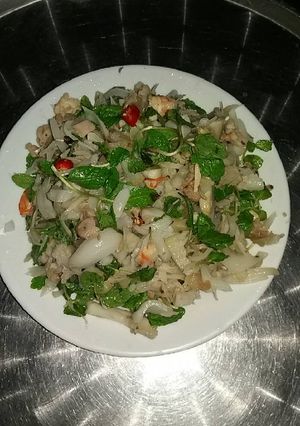 Hình của món Mít trộn tôm thịt.